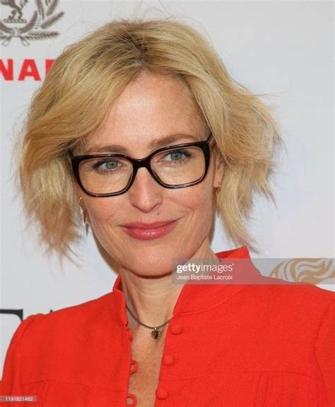 Gillian Anderson's eyeglasses : r/findfashion 